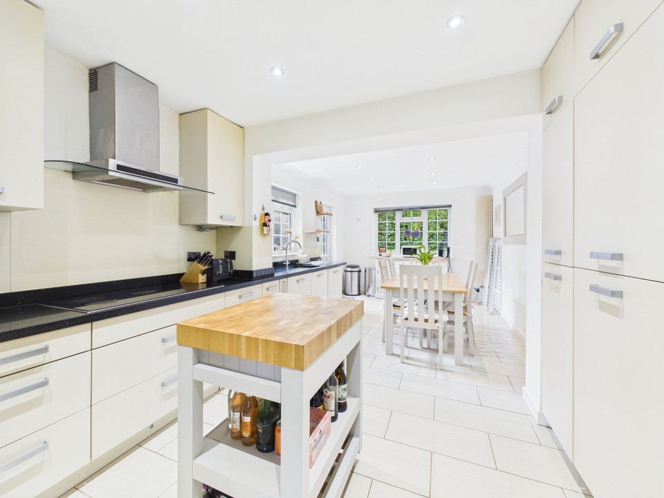 5 bed link detached house for sale in Dickins Way, Horsham, West Sussex  - Property Image 2