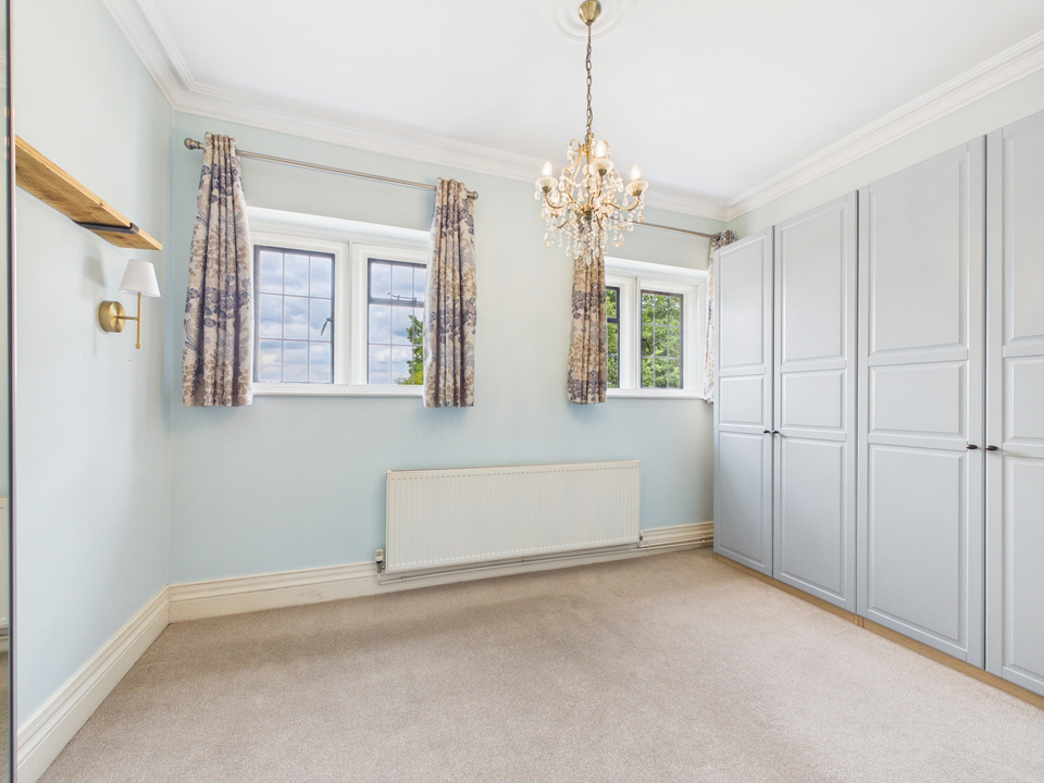2 bed apartment for sale in The Apartment, Roffey Park, Forest Road, Horsham, West Sussex - Property Image 8