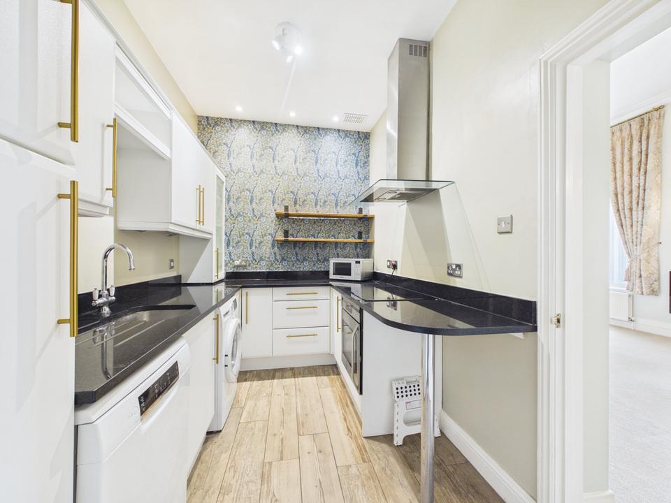 2 bed apartment for sale in The Apartment, Roffey Park, Forest Road, Horsham, West Sussex - Property Image 4