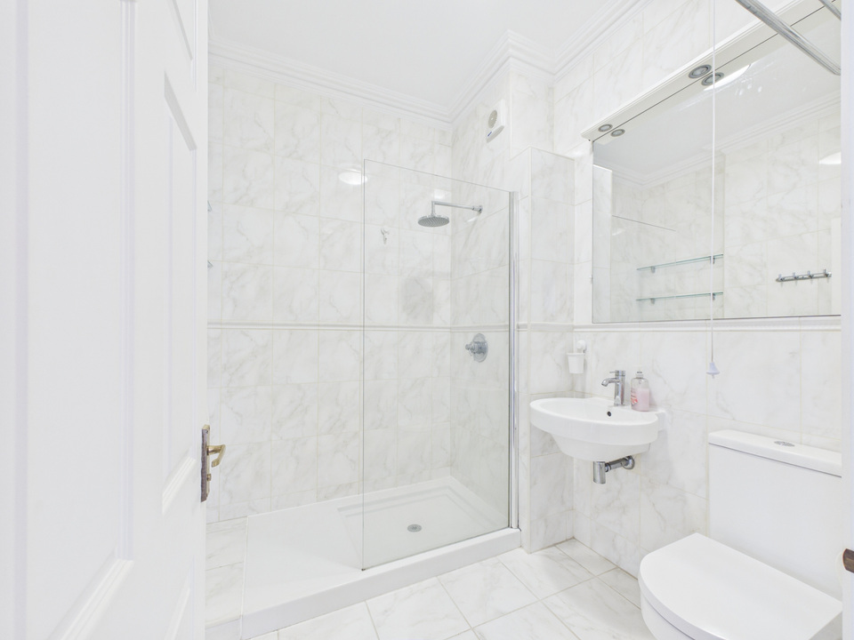 2 bed apartment for sale in The Apartment, Roffey Park, Forest Road, Horsham, West Sussex - Property Image 10