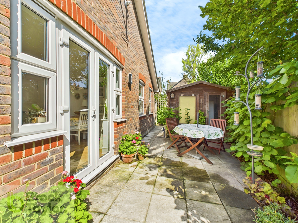 2 bed semi-detached bungalow for sale in Queens Road, Haywards Heath  - Property Image 7
