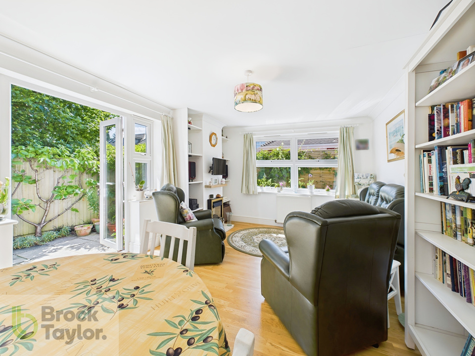 2 bed semi-detached bungalow for sale in Queens Road, Haywards Heath  - Property Image 4