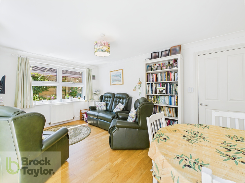 2 bed semi-detached bungalow for sale in Queens Road, Haywards Heath  - Property Image 8
