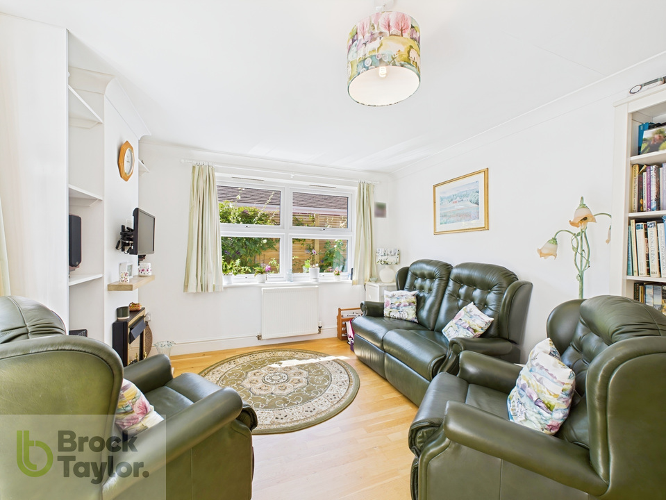2 bed semi-detached bungalow for sale in Queens Road, Haywards Heath  - Property Image 10
