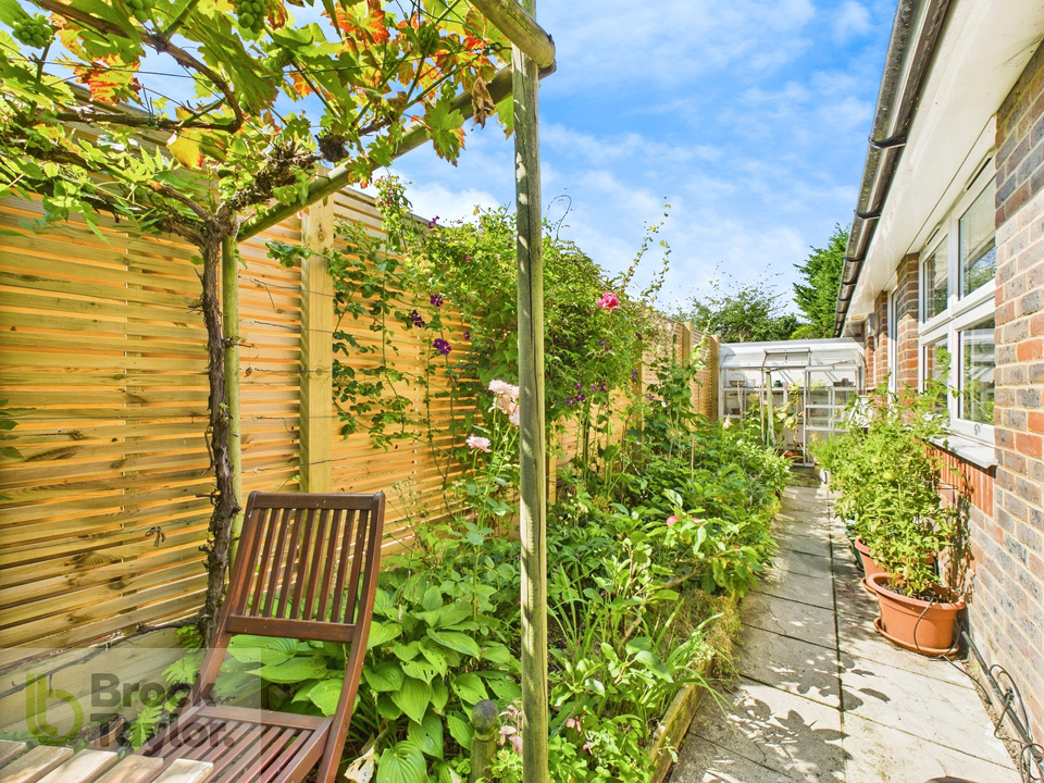 2 bed semi-detached bungalow for sale in Queens Road, Haywards Heath  - Property Image 11