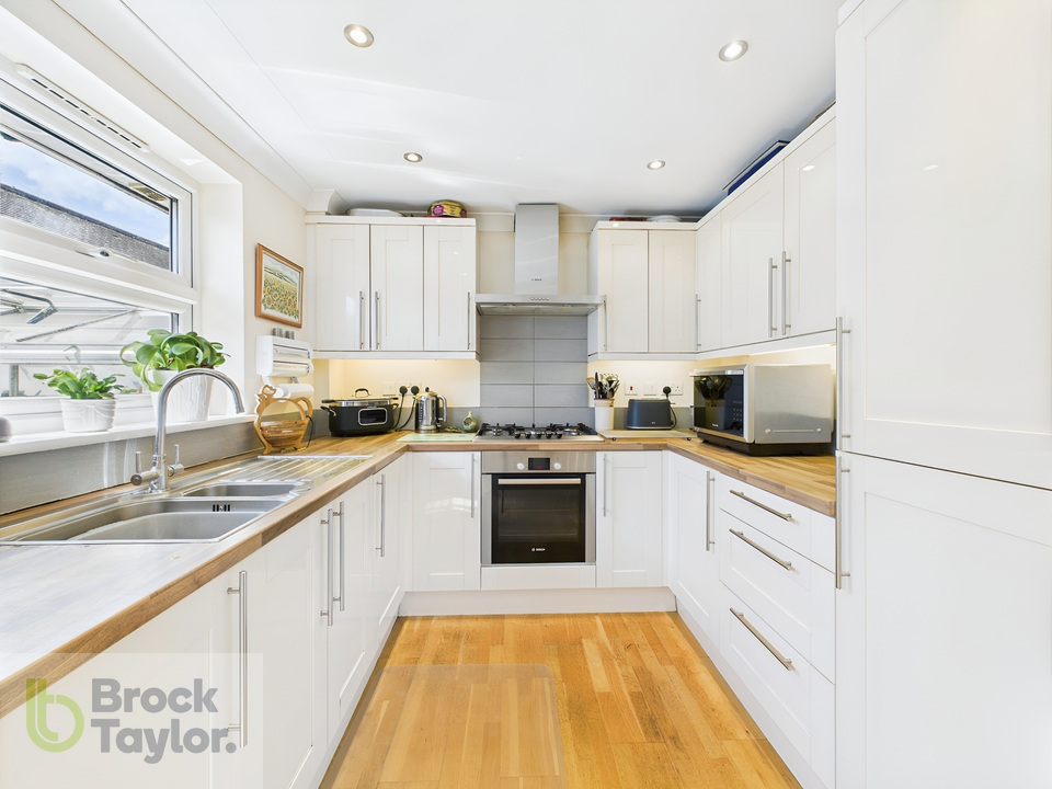 2 bed semi-detached bungalow for sale in Queens Road, Haywards Heath  - Property Image 15