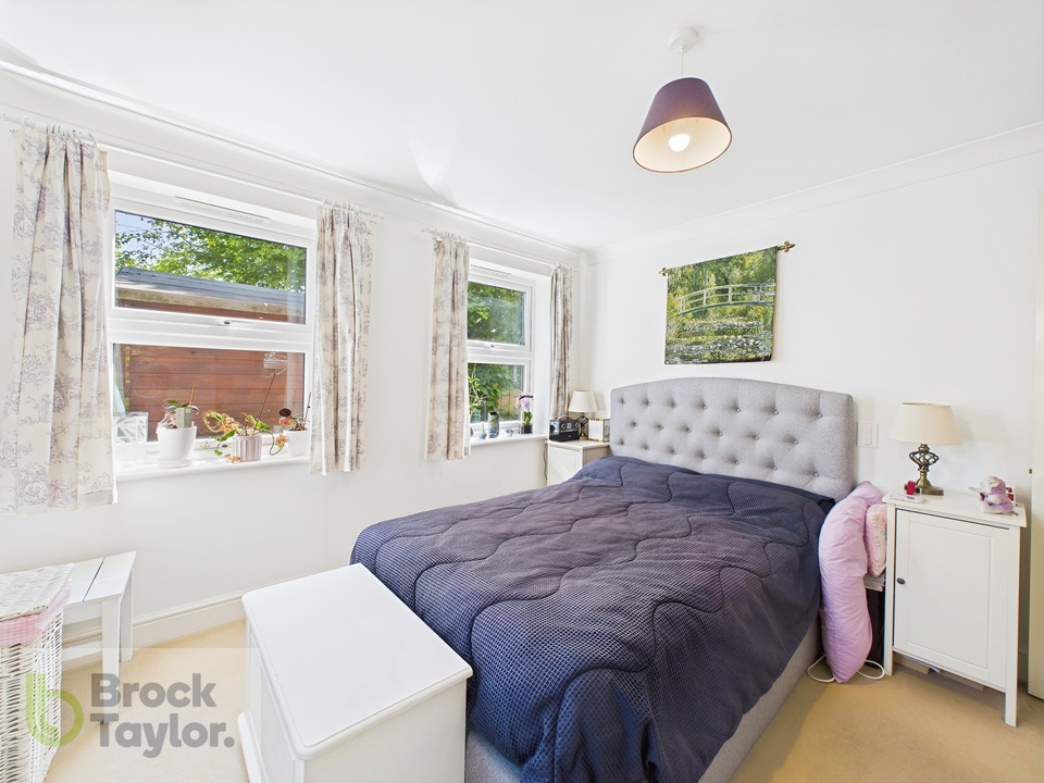 2 bed semi-detached bungalow for sale in Queens Road, Haywards Heath  - Property Image 17