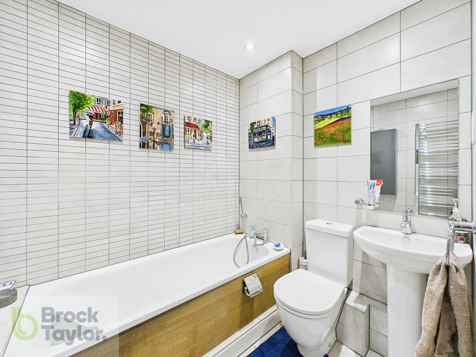 2 bed semi-detached bungalow for sale in Queens Road, Haywards Heath  - Property Image 19