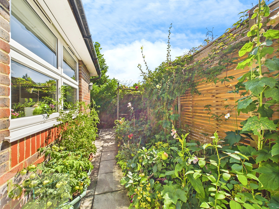 2 bed semi-detached bungalow for sale in Queens Road, Haywards Heath  - Property Image 22