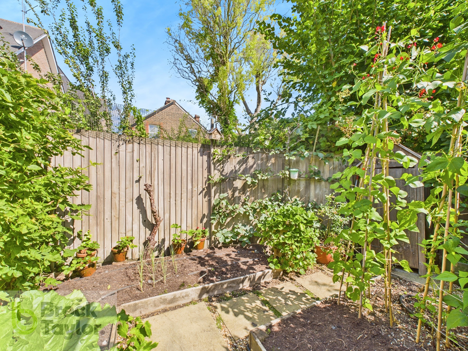 2 bed semi-detached bungalow for sale in Queens Road, Haywards Heath  - Property Image 23
