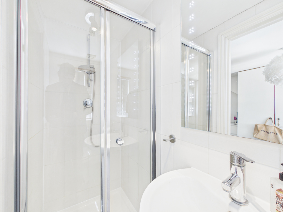 4 bed semi-detached house for sale in Station Road, Horsham  - Property Image 5