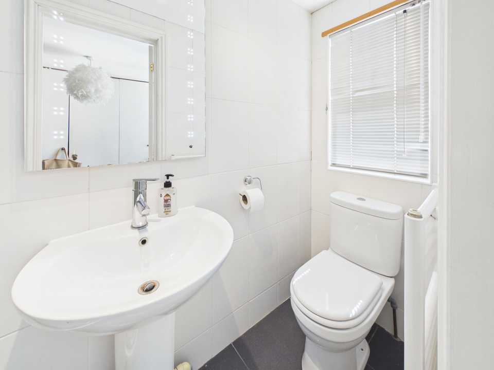 4 bed semi-detached house for sale in Station Road, Horsham  - Property Image 11