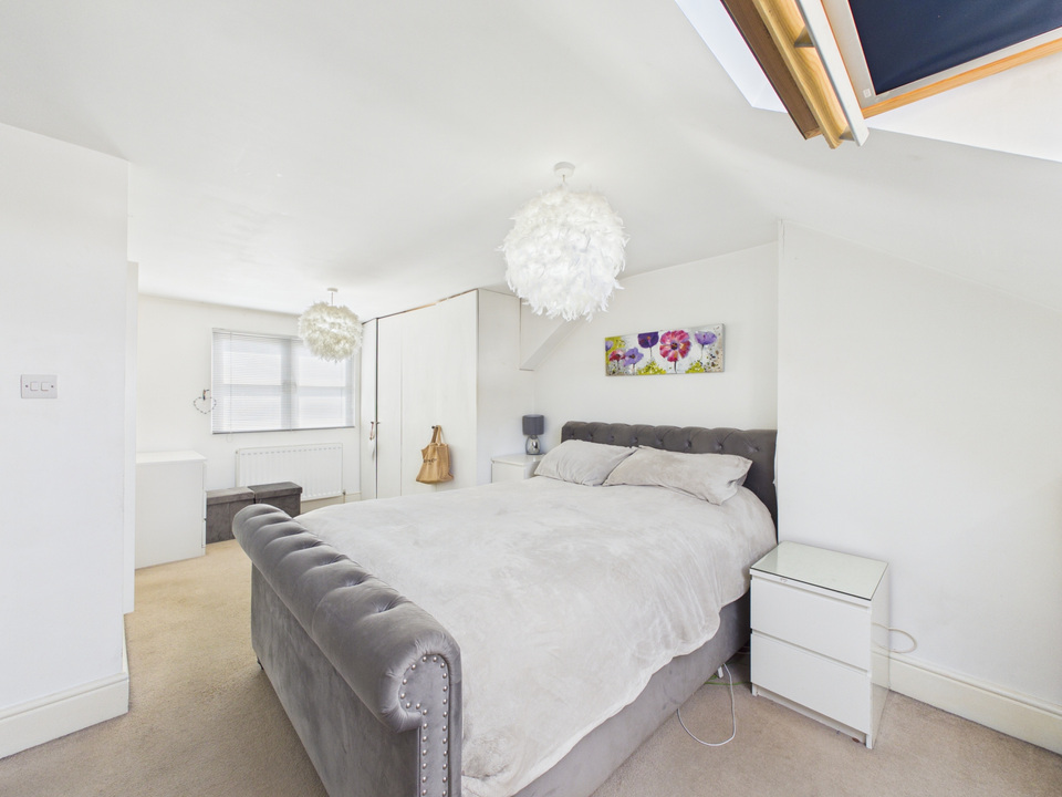 4 bed semi-detached house for sale in Station Road, Horsham  - Property Image 4