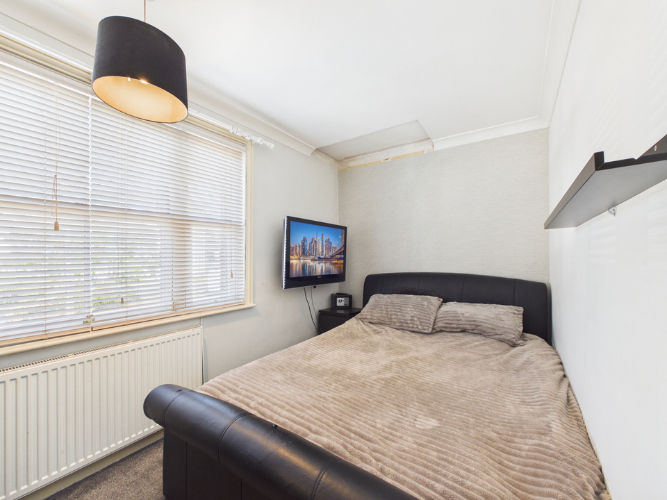 4 bed semi-detached house for sale in Station Road, Horsham  - Property Image 6