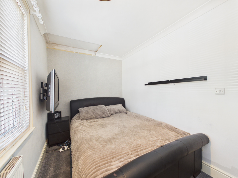4 bed semi-detached house for sale in Station Road, Horsham  - Property Image 13