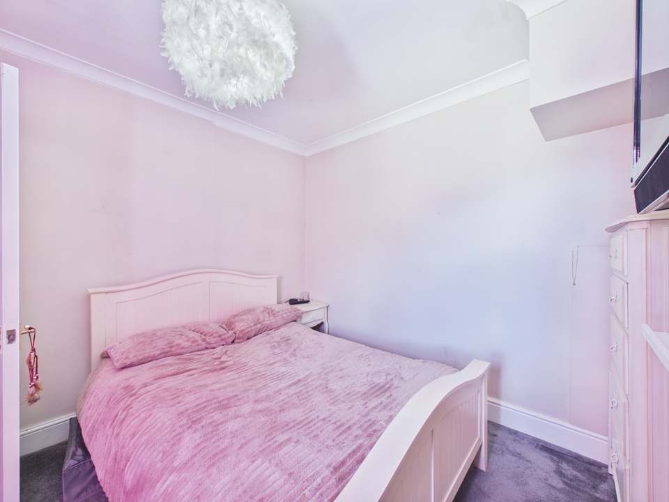 4 bed semi-detached house for sale in Station Road, Horsham  - Property Image 7