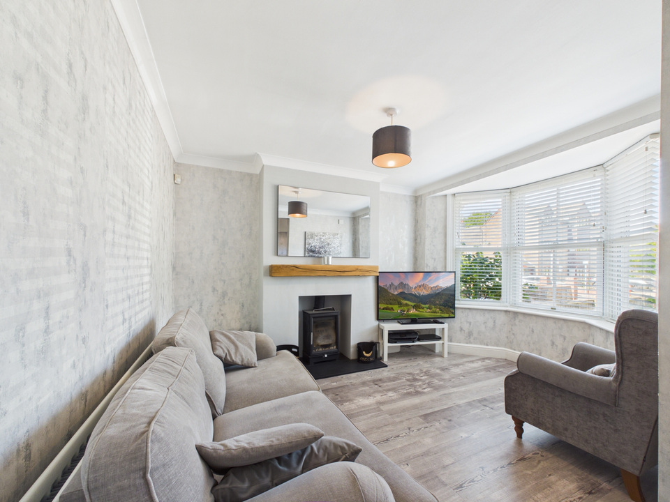 4 bed semi-detached house for sale in Station Road, Horsham  - Property Image 2