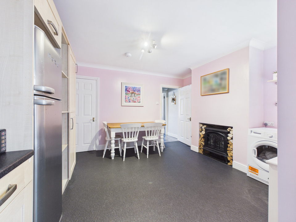 4 bed semi-detached house for sale in Station Road, Horsham  - Property Image 16