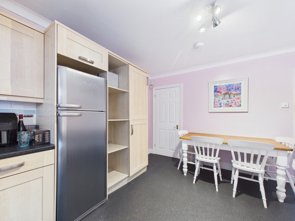 4 bed semi-detached house for sale in Station Road, Horsham  - Property Image 17