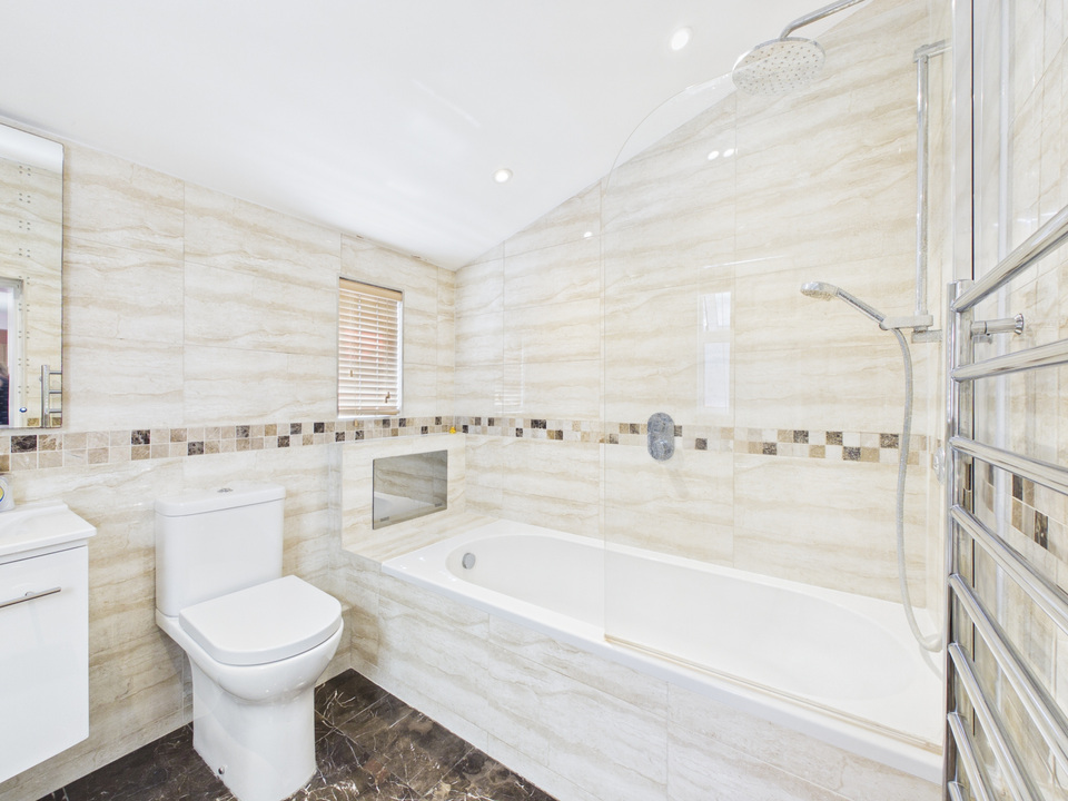 4 bed semi-detached house for sale in Station Road, Horsham  - Property Image 8