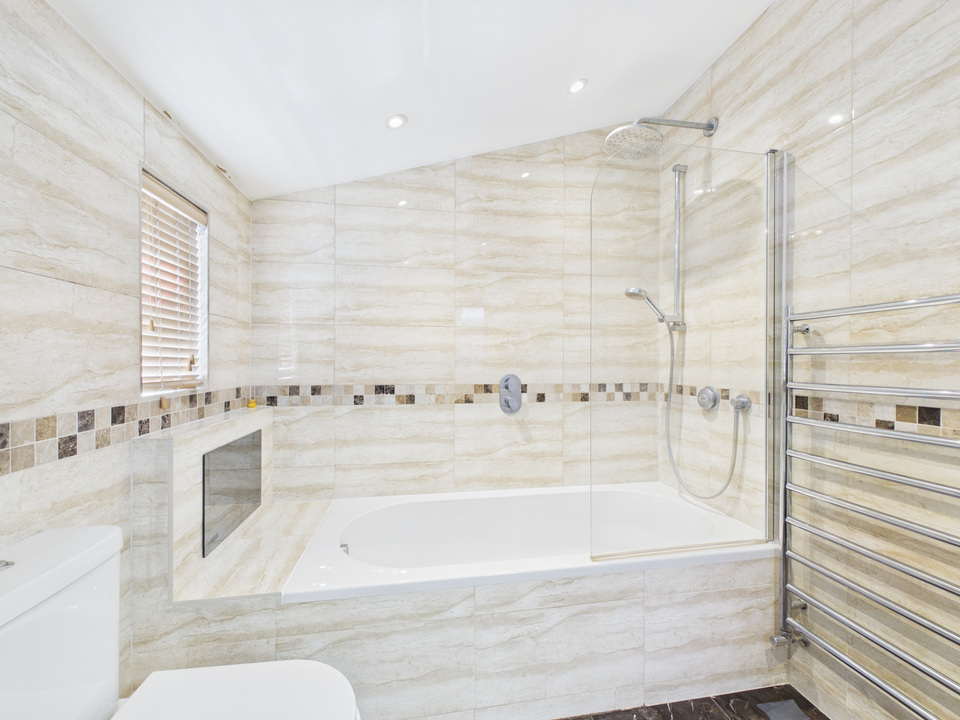 4 bed semi-detached house for sale in Station Road, Horsham  - Property Image 18