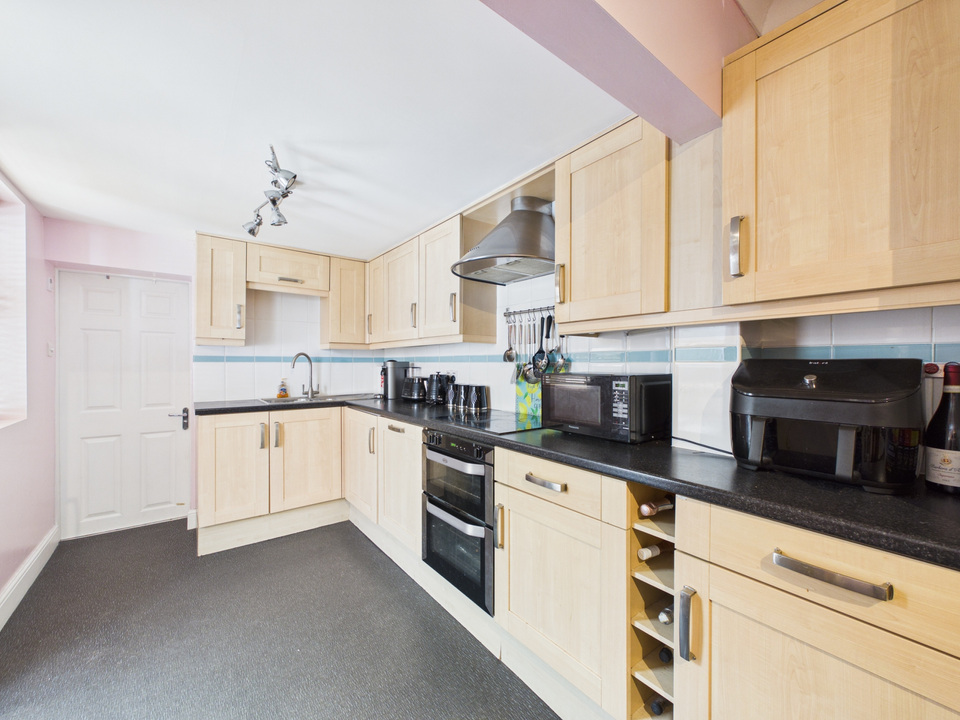 4 bed semi-detached house for sale in Station Road, Horsham  - Property Image 19