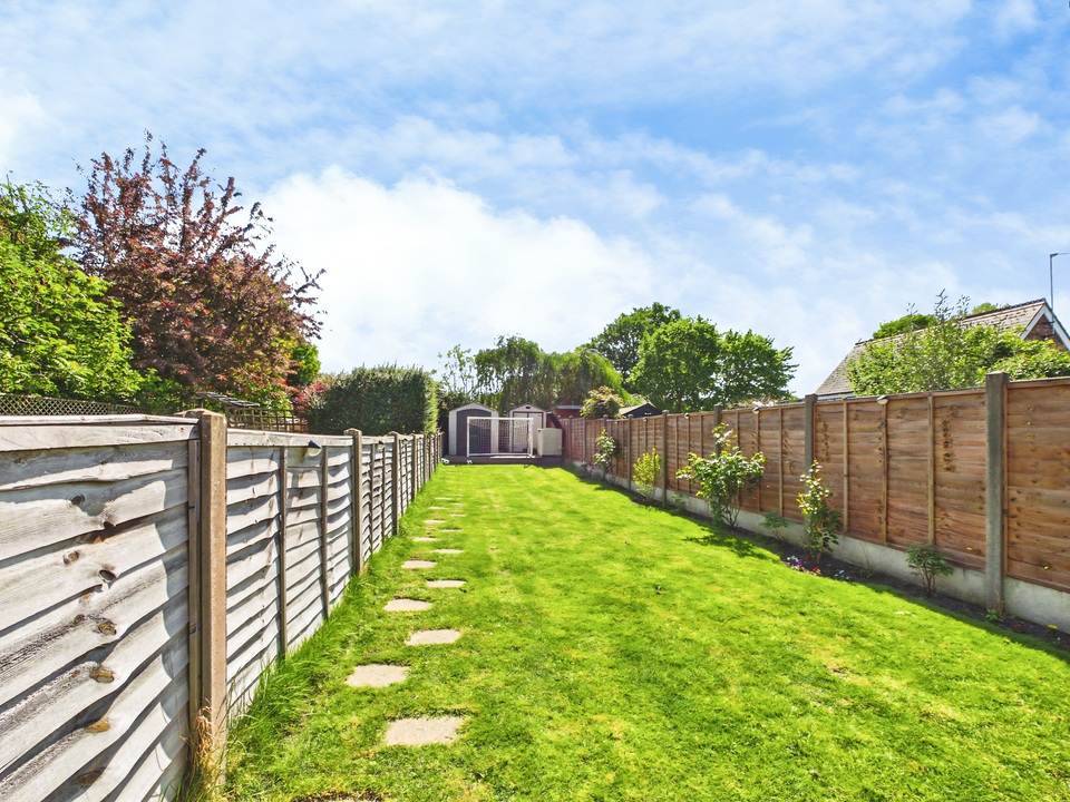 4 bed semi-detached house for sale in Station Road, Horsham  - Property Image 20