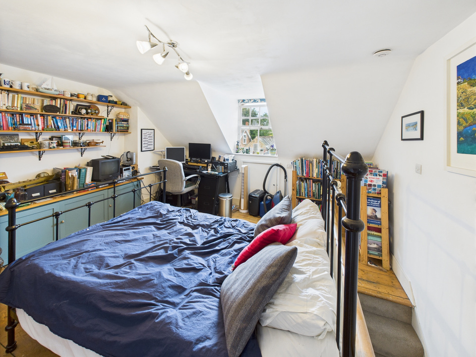3 bed terraced house for sale in Denne Road, Horsham  - Property Image 8