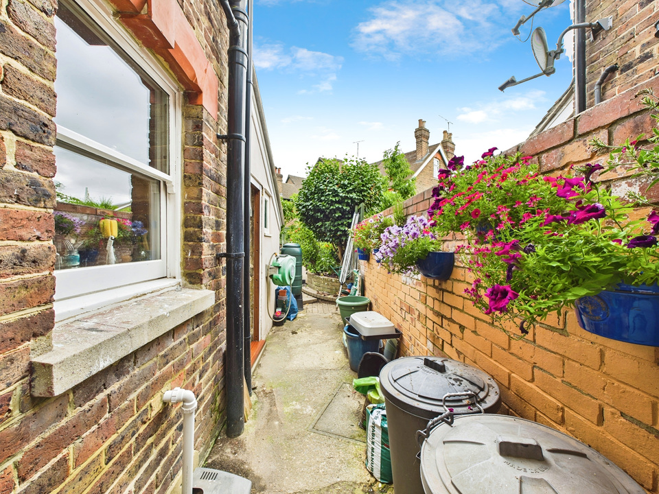 3 bed terraced house for sale in Denne Road, Horsham  - Property Image 19