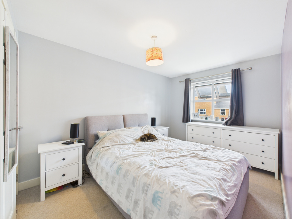3 bed end of terrace house for sale in Olive Close, Horsham  - Property Image 4