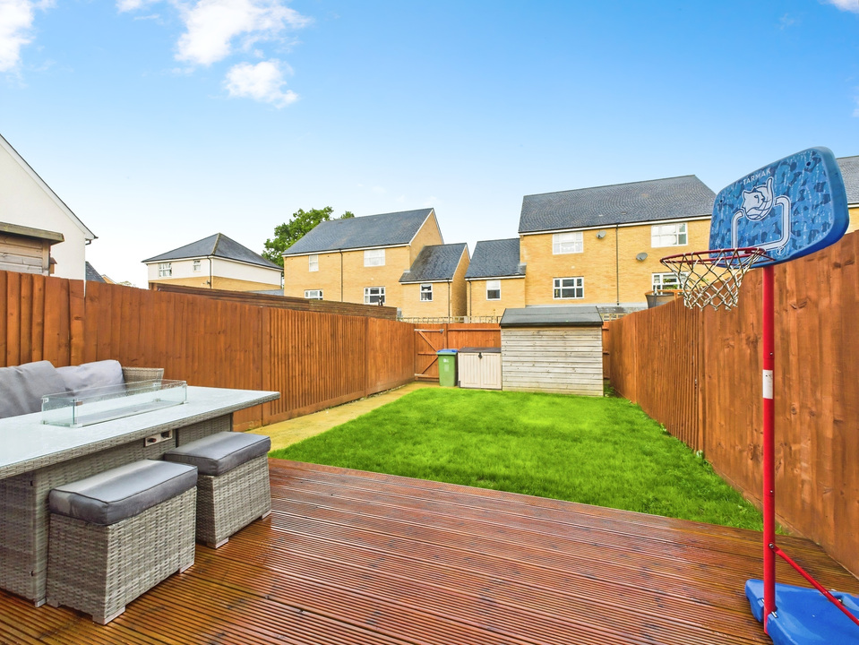 3 bed end of terrace house for sale in Olive Close, Horsham  - Property Image 10