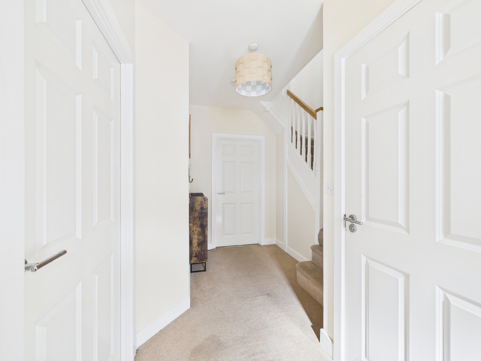 3 bed end of terrace house for sale in Olive Close, Horsham  - Property Image 11