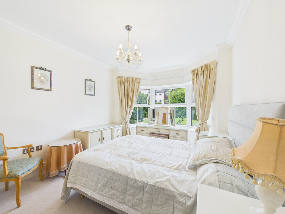 2 bed apartment for sale in 8 Martlet House, Durrants Drive, Horsham, West Sussex  - Property Image 5