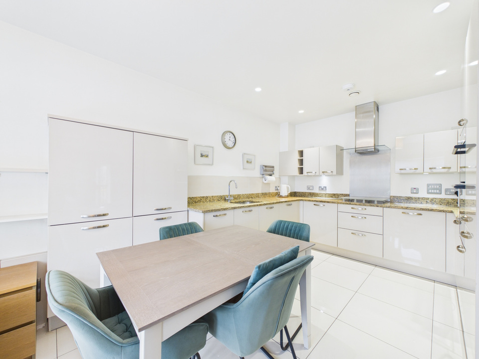 2 bed apartment for sale in 8 Martlet House, Durrants Drive, Horsham, West Sussex  - Property Image 3