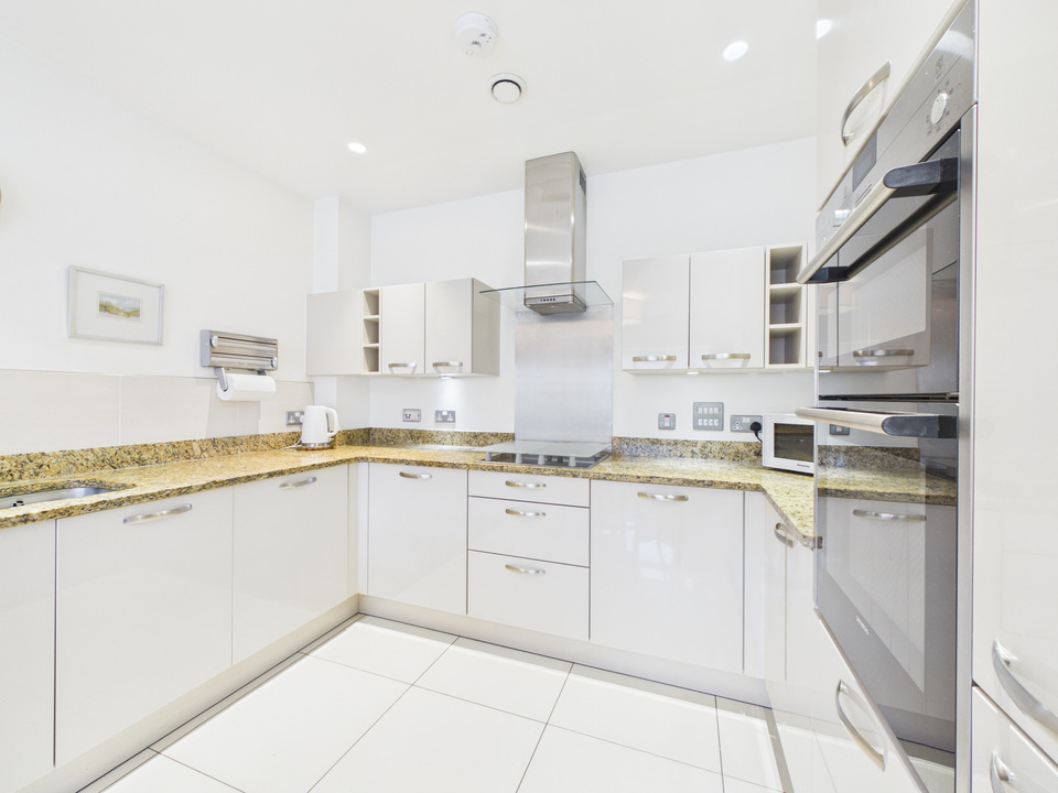 2 bed apartment for sale in 8 Martlet House, Durrants Drive, Horsham, West Sussex  - Property Image 4