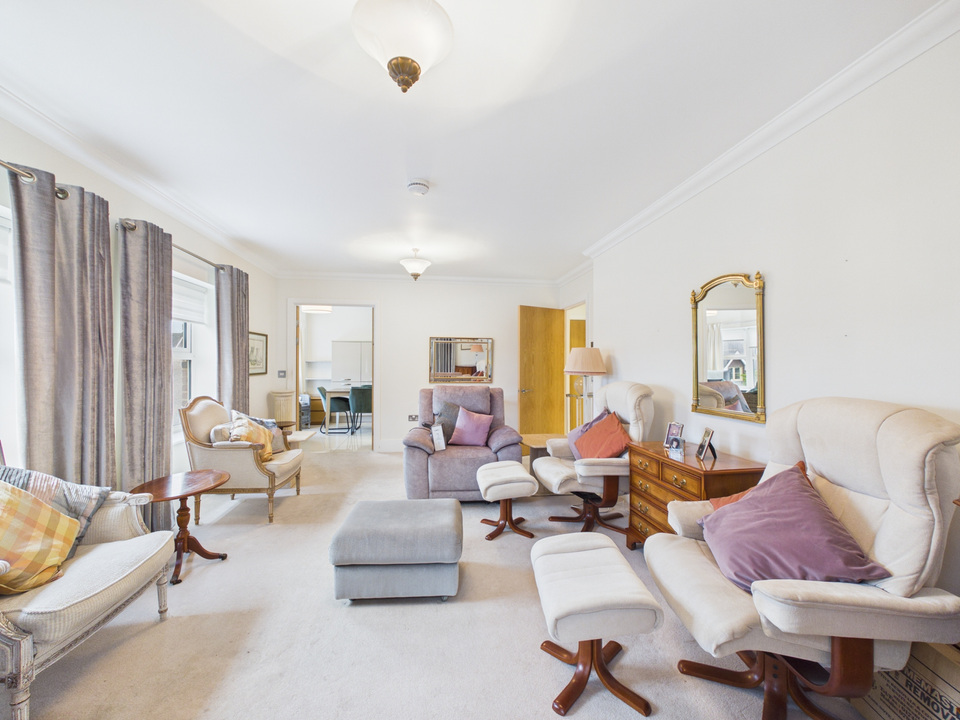 2 bed apartment for sale in 8 Martlet House, Durrants Drive, Horsham, West Sussex  - Property Image 12