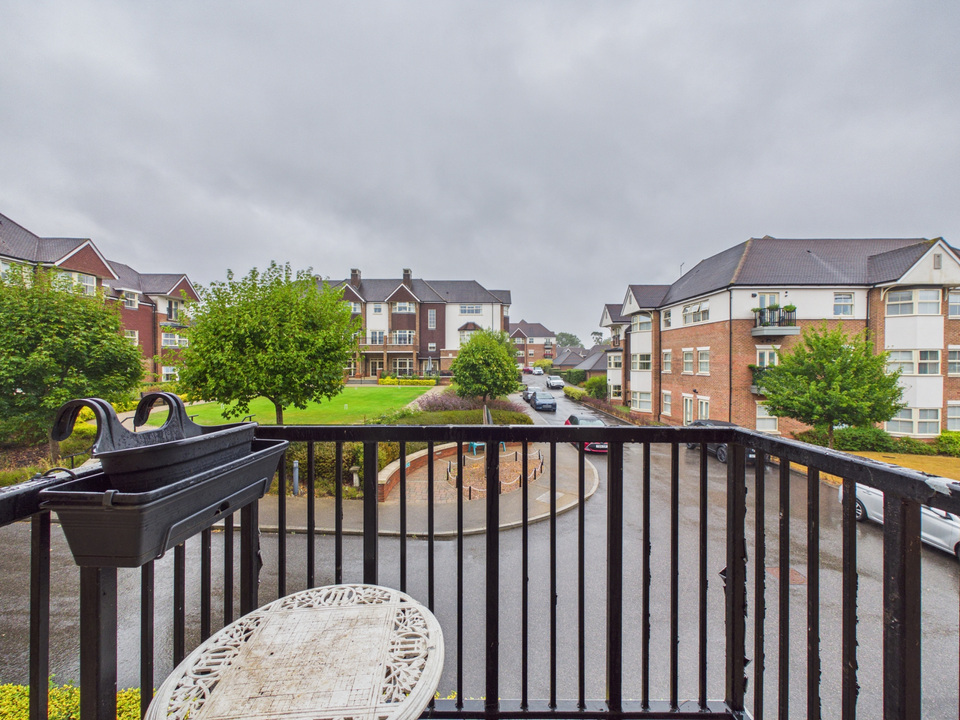 2 bed apartment for sale in 8 Martlet House, Durrants Drive, Horsham, West Sussex  - Property Image 13