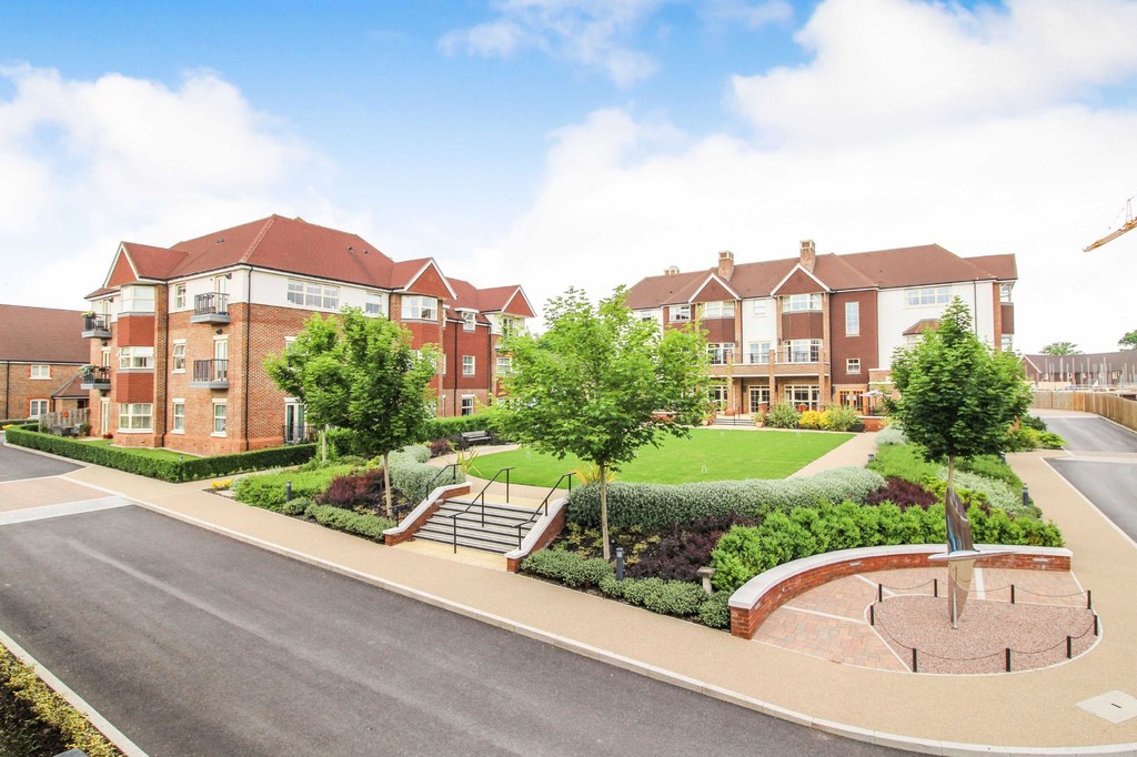 2 bed apartment for sale in 8 Martlet House, Durrants Drive, Horsham, West Sussex  - Property Image 9