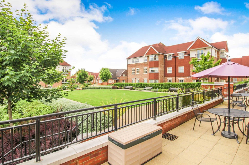 2 bed apartment for sale in 8 Martlet House, Durrants Drive, Horsham, West Sussex  - Property Image 10