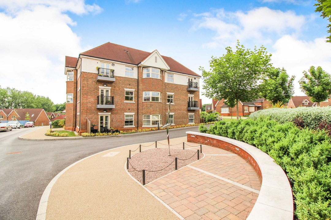 2 bed apartment for sale in 8 Martlet House, Durrants Drive, Horsham, West Sussex