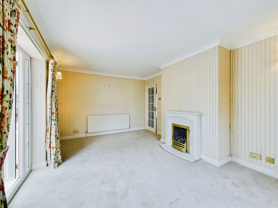 2 bed detached bungalow for sale in Depot Road, Horsham, West Sussex  - Property Image 4