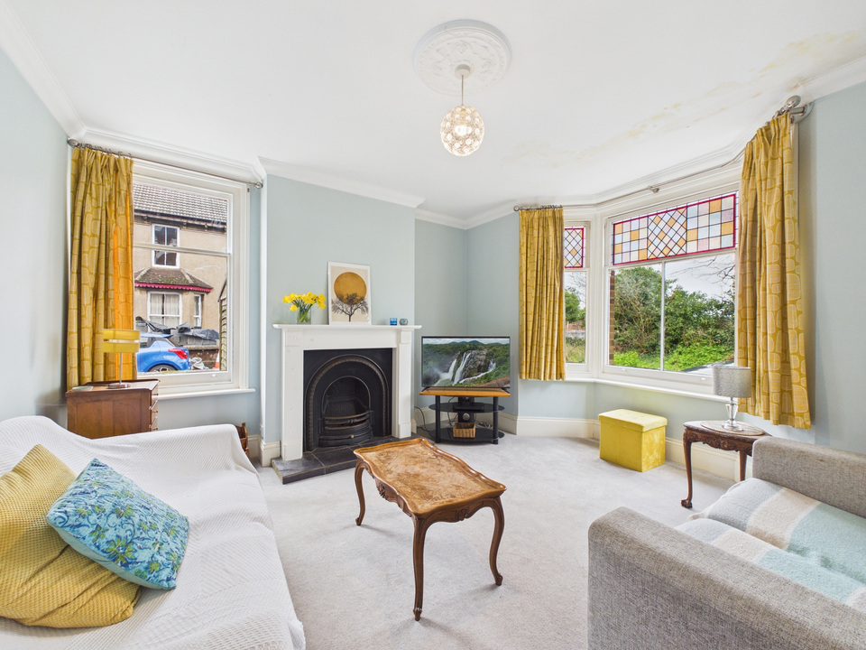 3 bed end of terrace house for sale in Norfolk Terrace, Horsham, West Sussex - Property Image 2