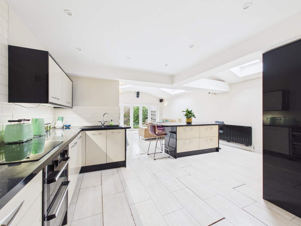 3 bed end of terrace house for sale in Norfolk Terrace, Horsham, West Sussex - Property Image 4