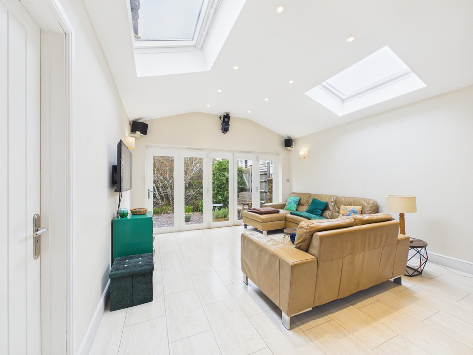 3 bed end of terrace house for sale in Norfolk Terrace, Horsham, West Sussex - Property Image 5