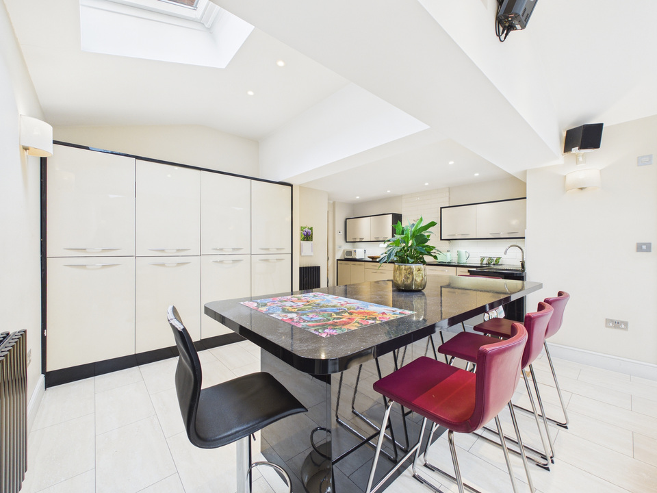 3 bed end of terrace house for sale in Norfolk Terrace, Horsham, West Sussex - Property Image 11