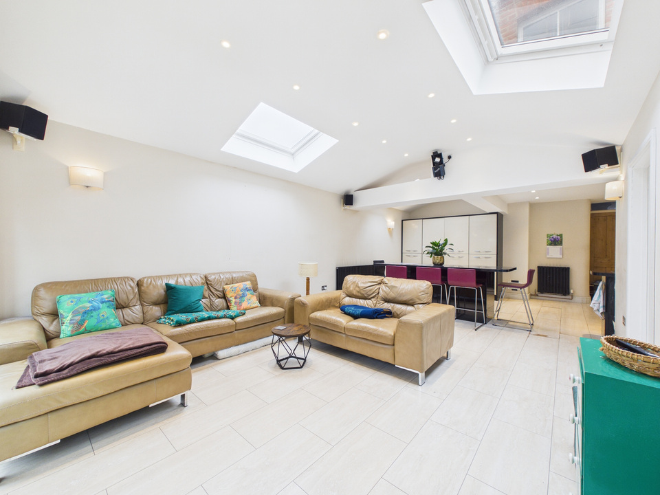 3 bed end of terrace house for sale in Norfolk Terrace, Horsham, West Sussex - Property Image 14