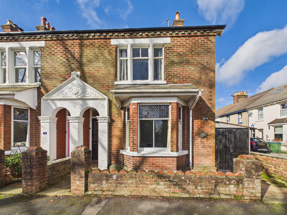 3 bed end of terrace house for sale in Norfolk Terrace, Horsham, West Sussex