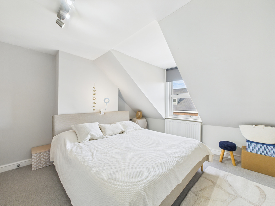 3 bed semi-detached house for sale in Denne Parade, Horsham - Property Image 8