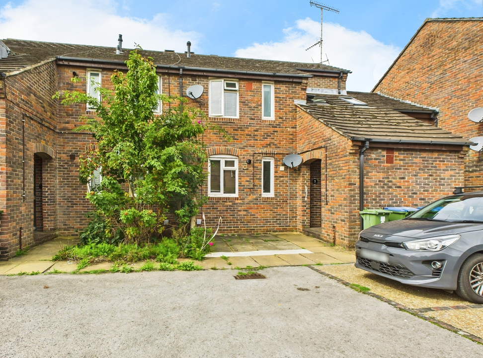 2 bed maisonette for sale in Roebuck Close, Horsham - Property Image 3