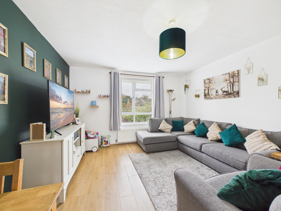 2 bed maisonette for sale in Roebuck Close, Horsham